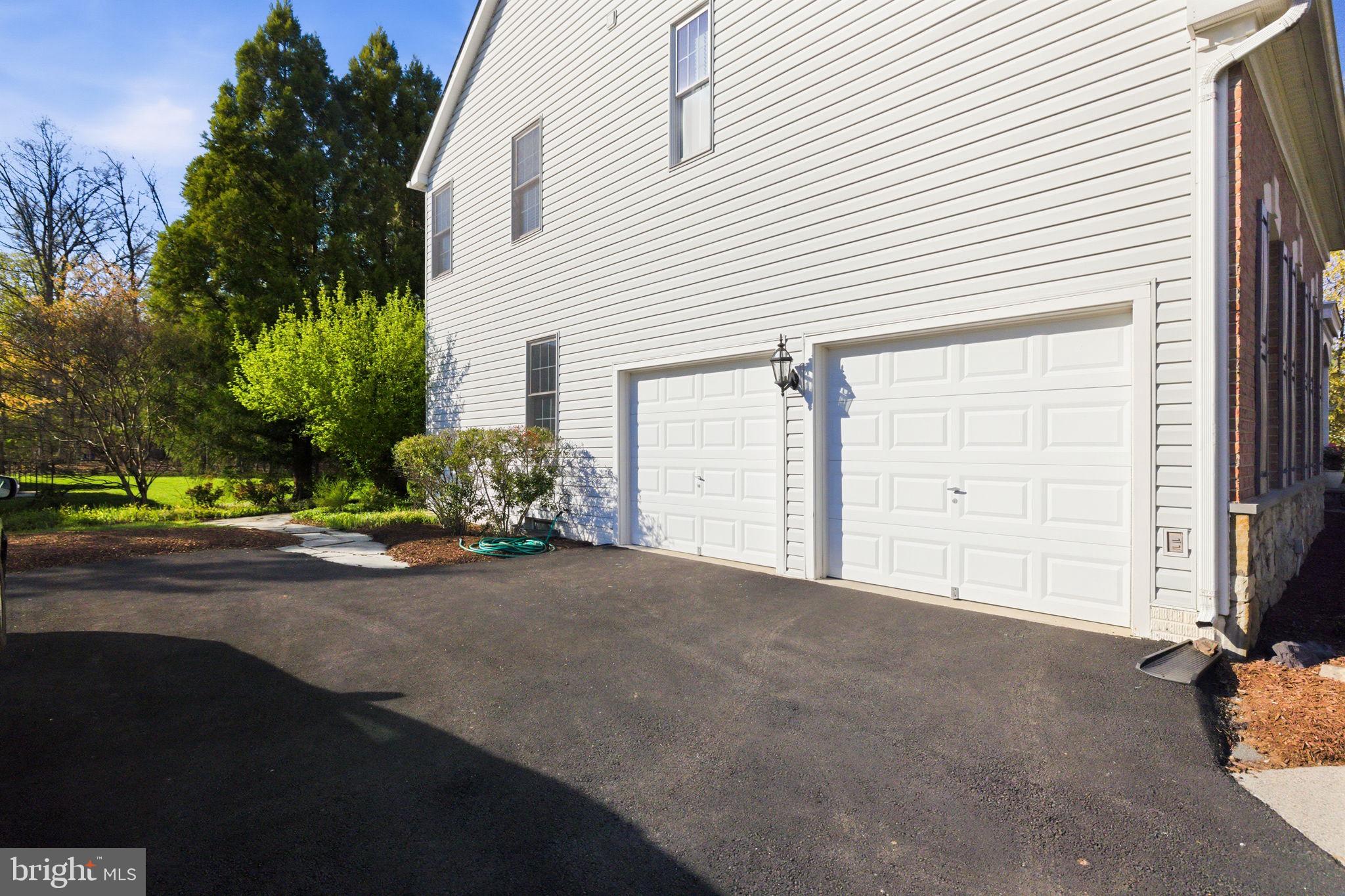 FOREST MANOR - Residential