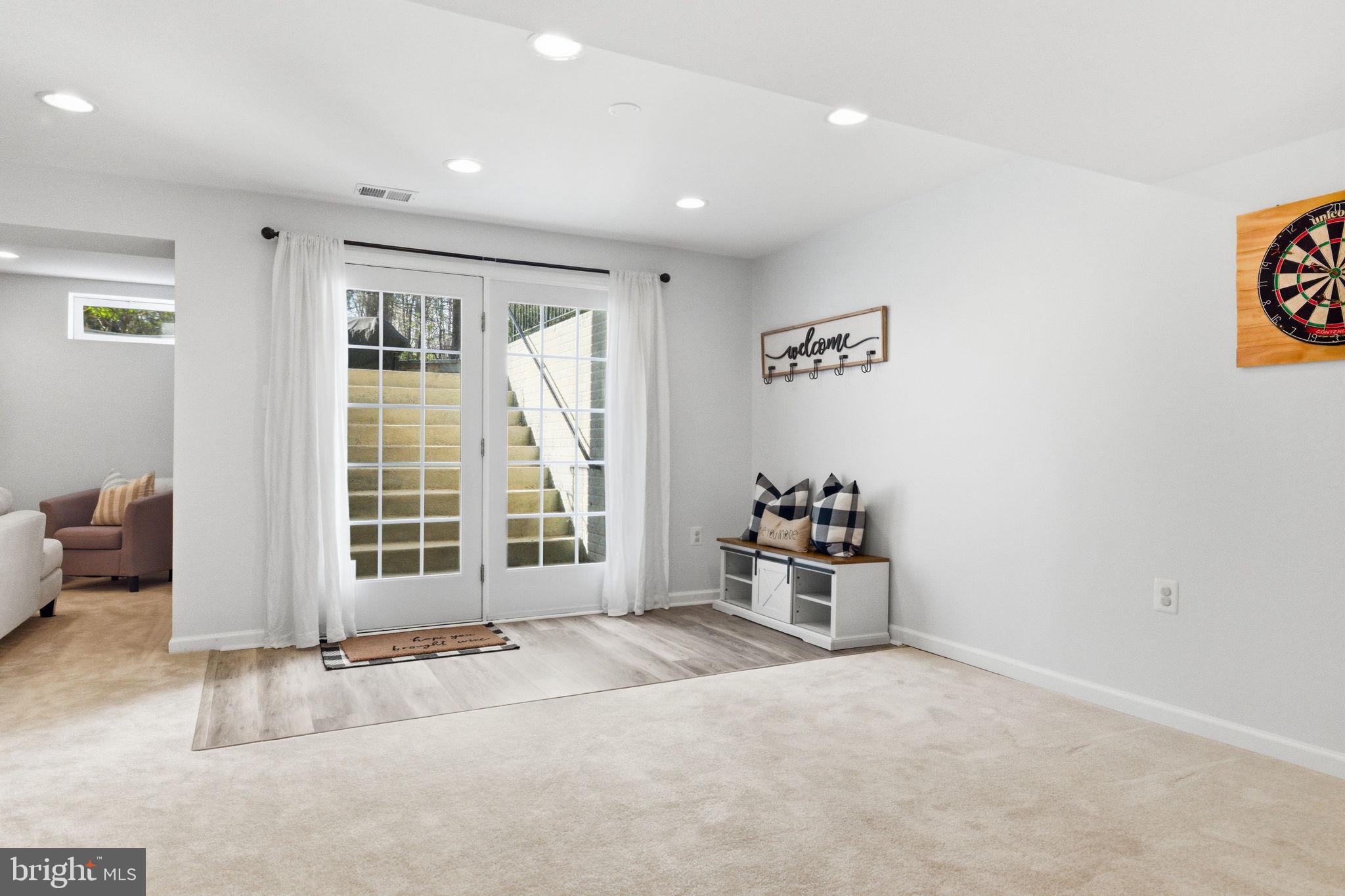 FOREST MANOR - Residential