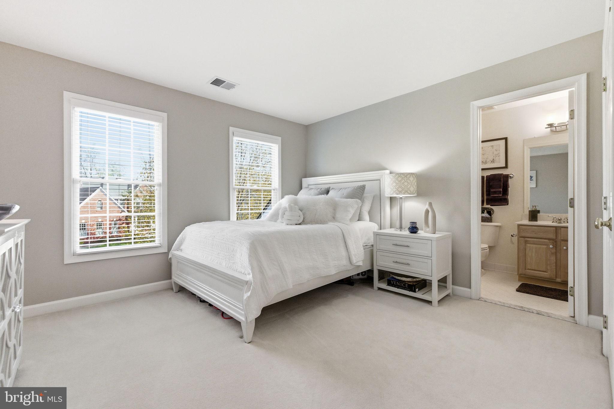 FOREST MANOR - Residential