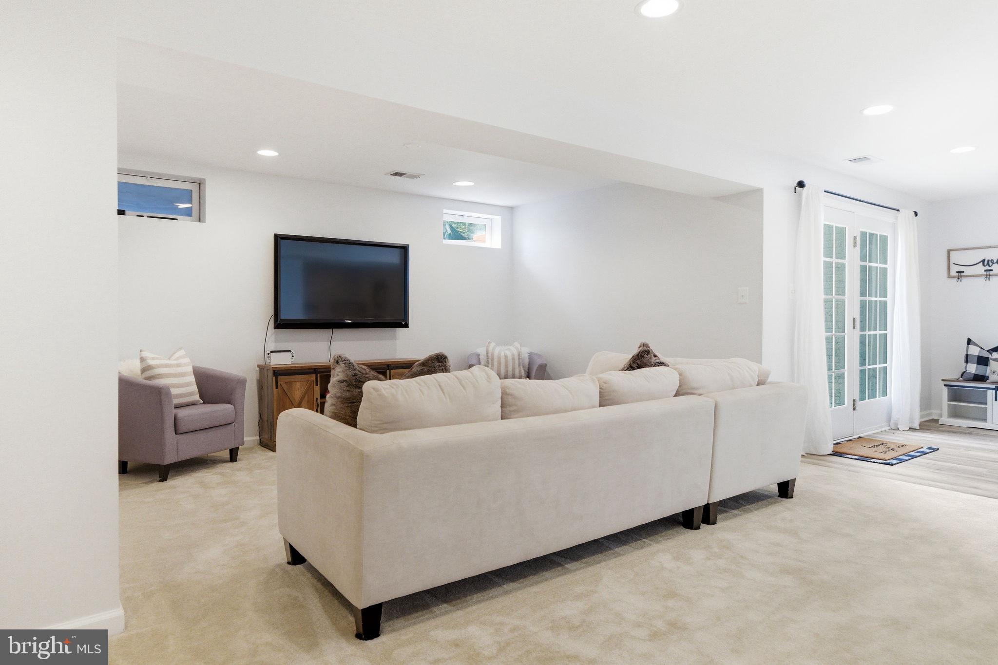 FOREST MANOR - Residential