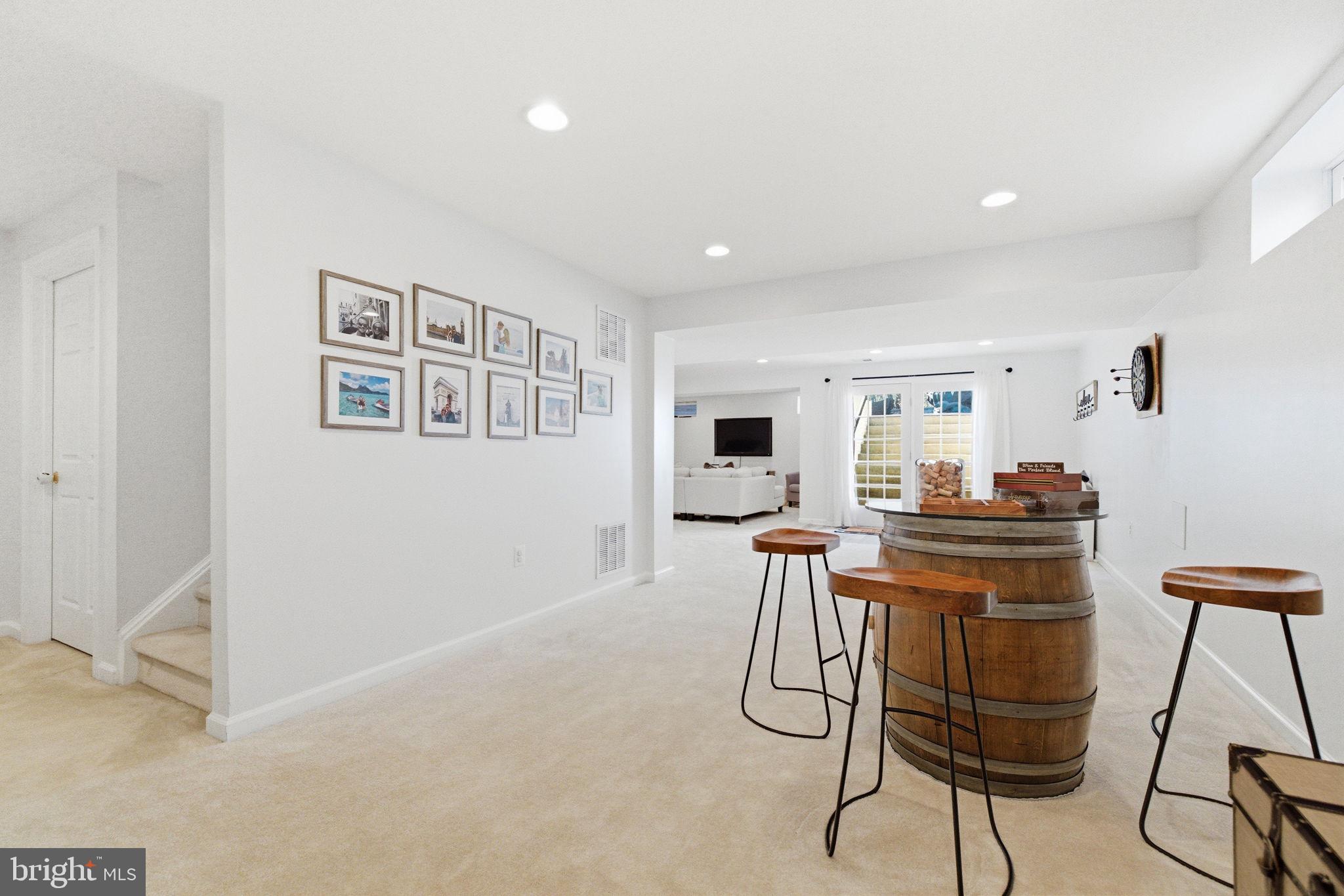 FOREST MANOR - Residential