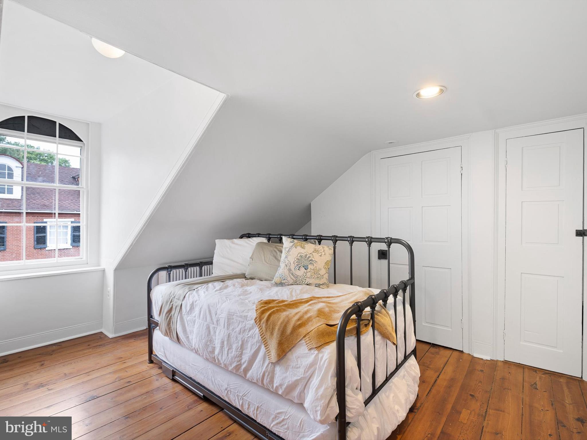 OLD NEW CASTLE - Residential