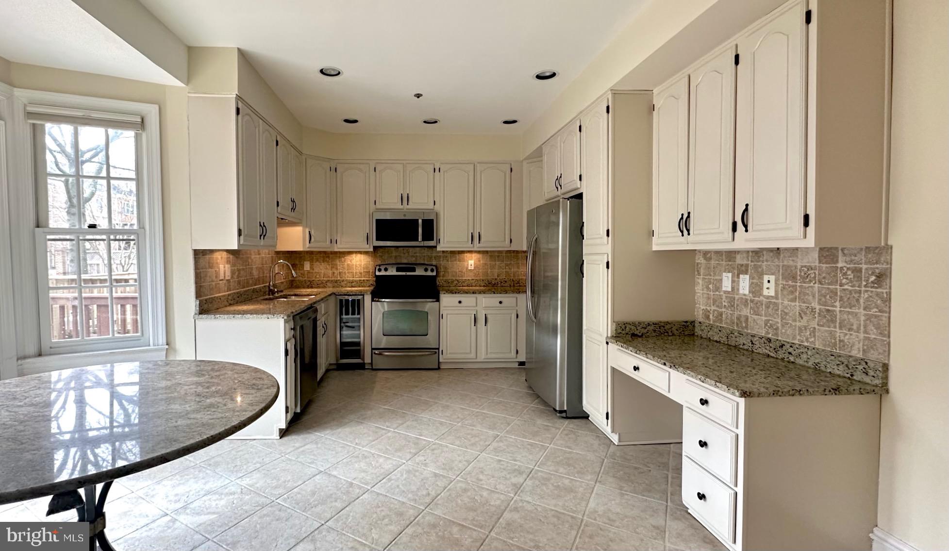 WHITLEY PARK CONDOMINIUM - Residential Lease