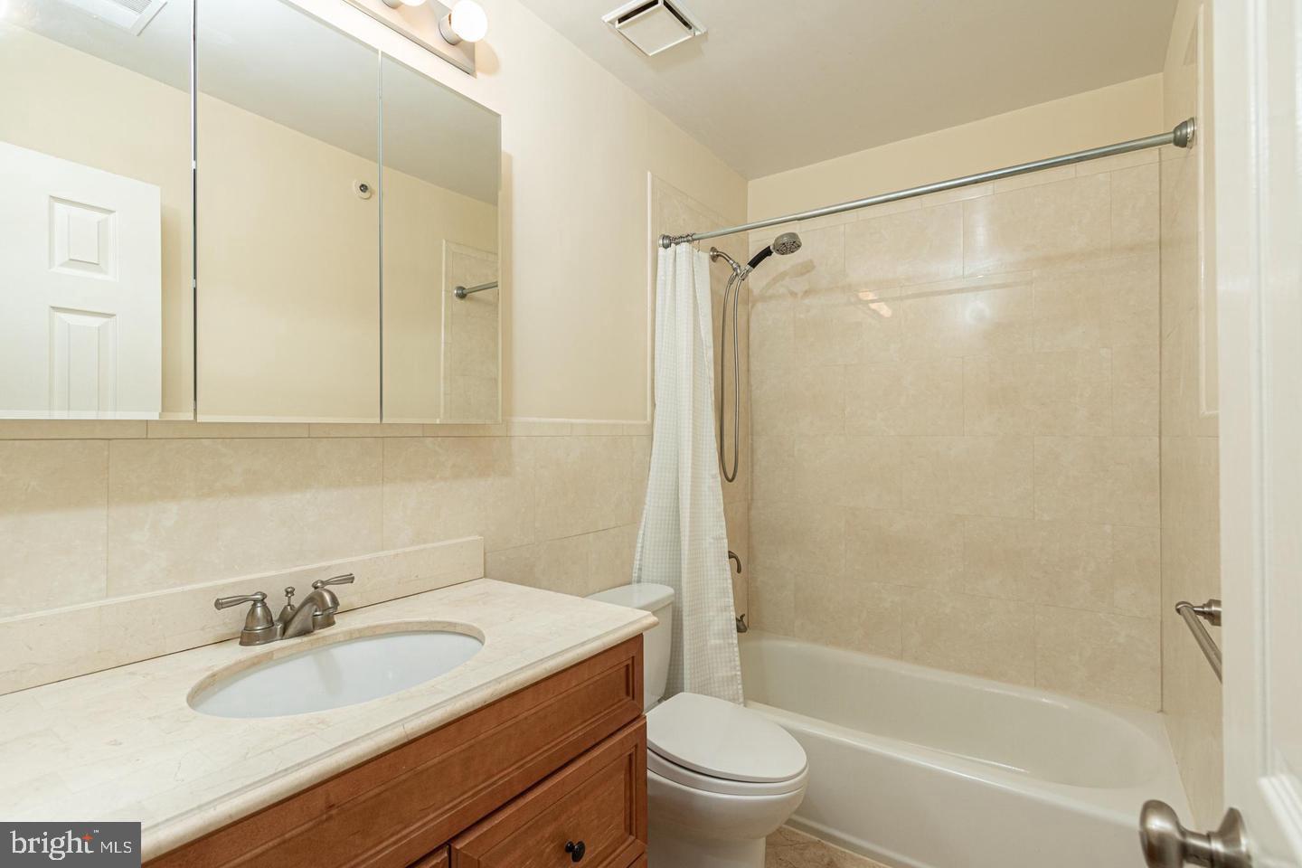 WHITLEY PARK CONDOMINIUM - Residential Lease