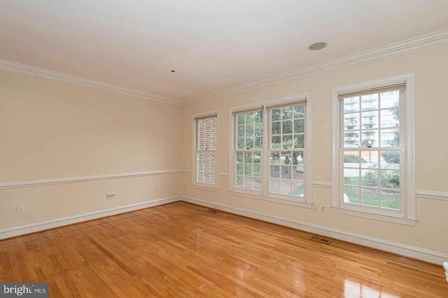 WHITLEY PARK CONDOMINIUM - Residential Lease