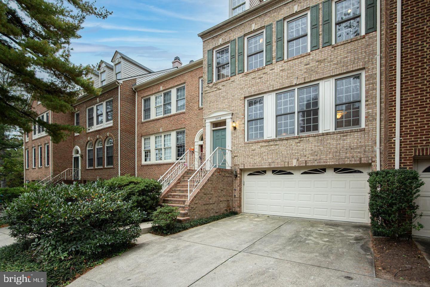 WHITLEY PARK CONDOMINIUM - Residential Lease