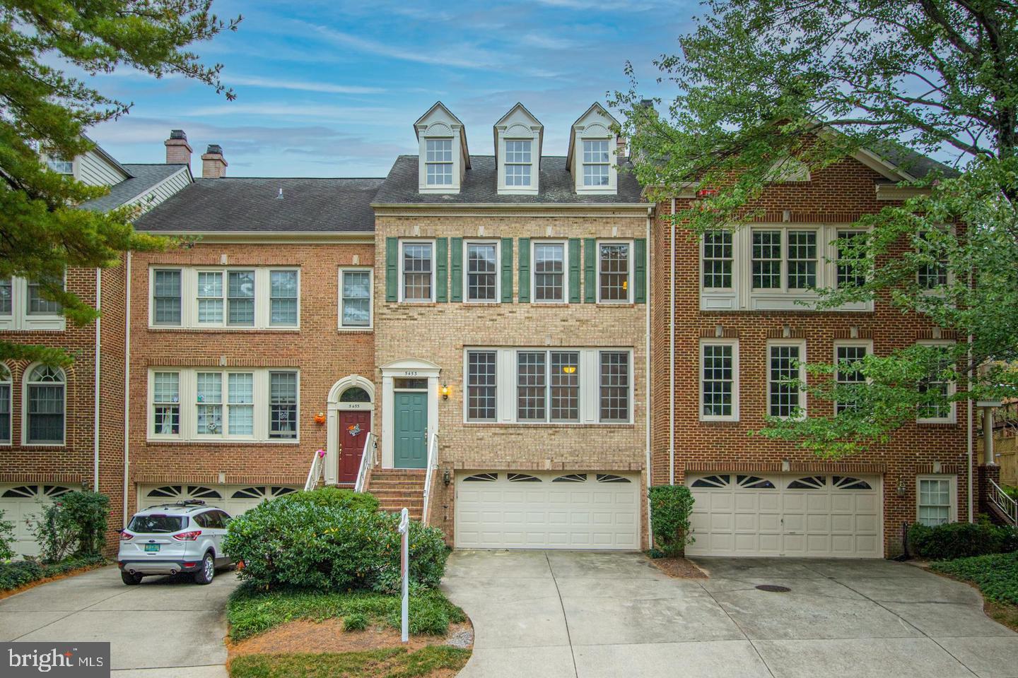 WHITLEY PARK CONDOMINIUM - Residential Lease