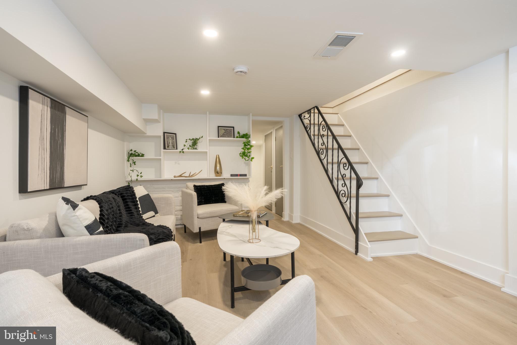 POINT BREEZE - Residential