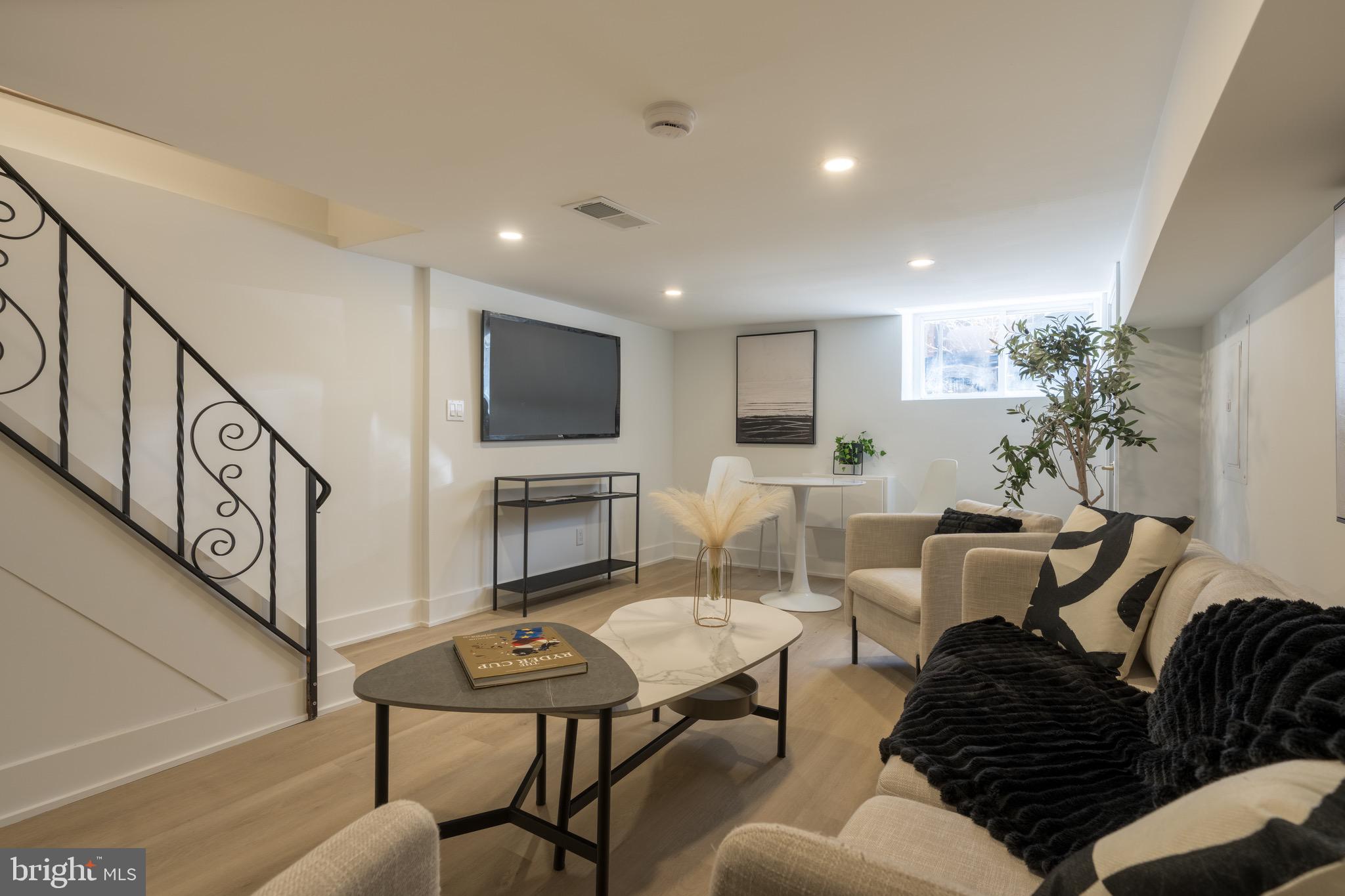 POINT BREEZE - Residential