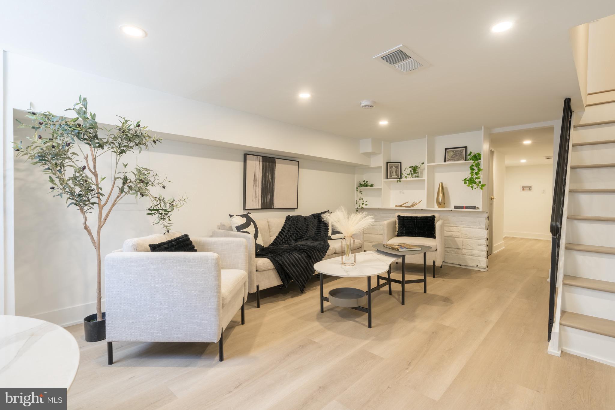 POINT BREEZE - Residential