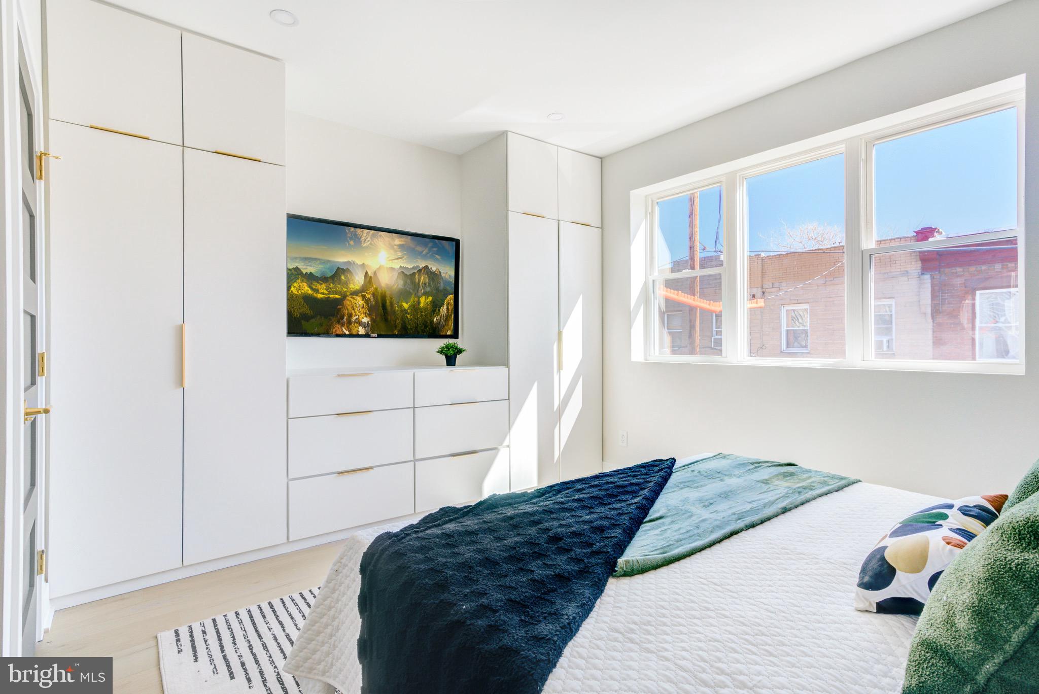 POINT BREEZE - Residential