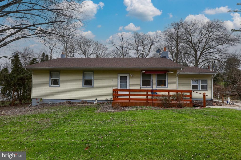 Photo of 135 School House Road, Lancaster, PA 17603 (MLS # PALA2045040)