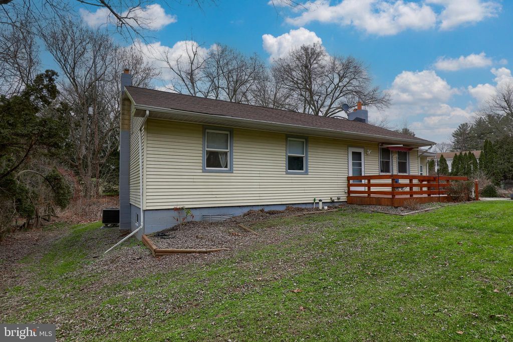 Photo of 135 School House Road, Lancaster, PA 17603 (MLS # PALA2045040)
