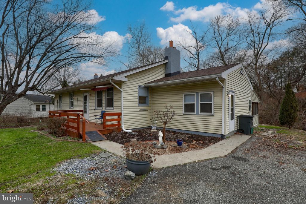 Photo of 135 School House Road, Lancaster, PA 17603 (MLS # PALA2045040)