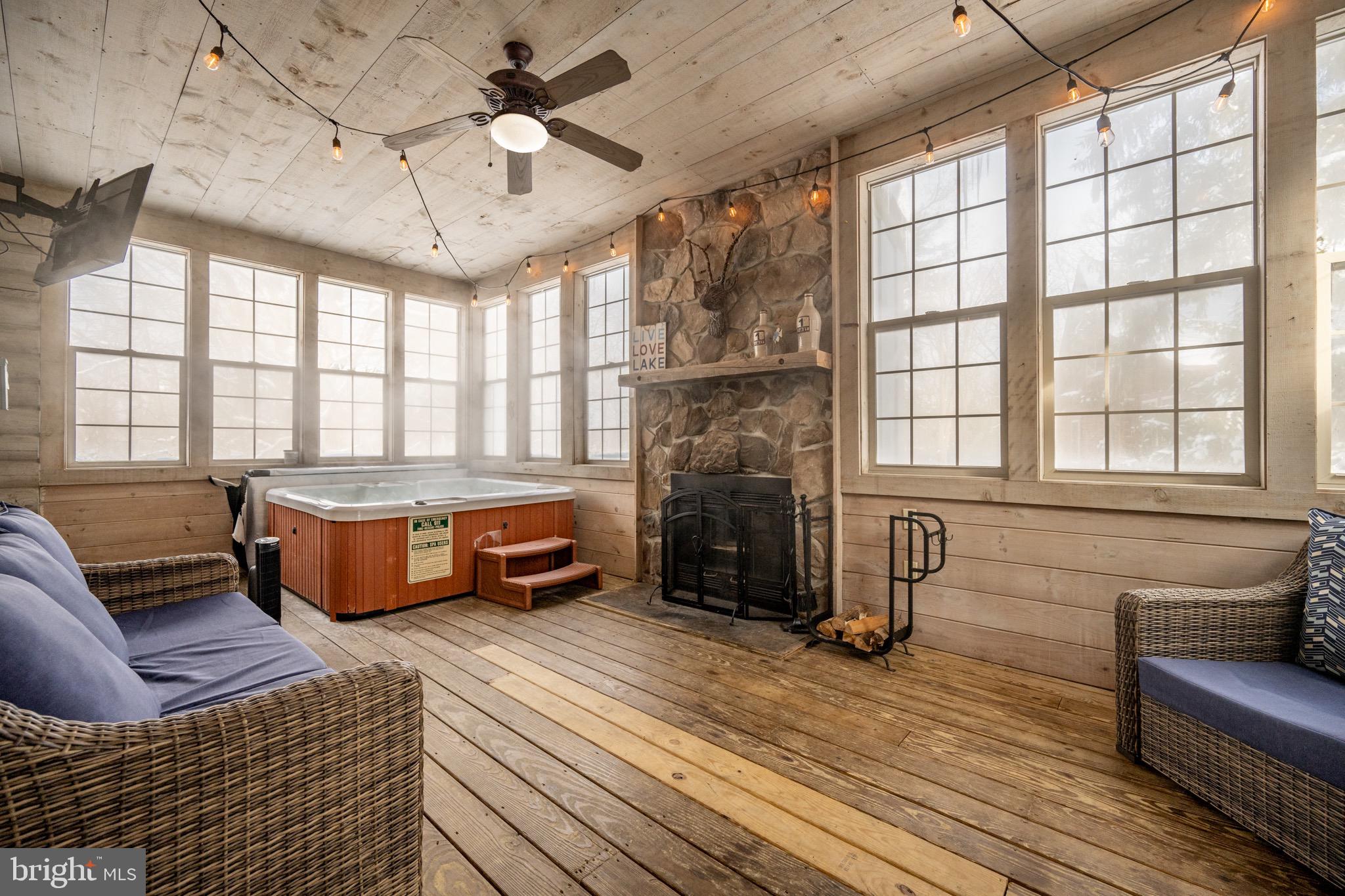 YELLOWSTONE VILLAGE - Residential