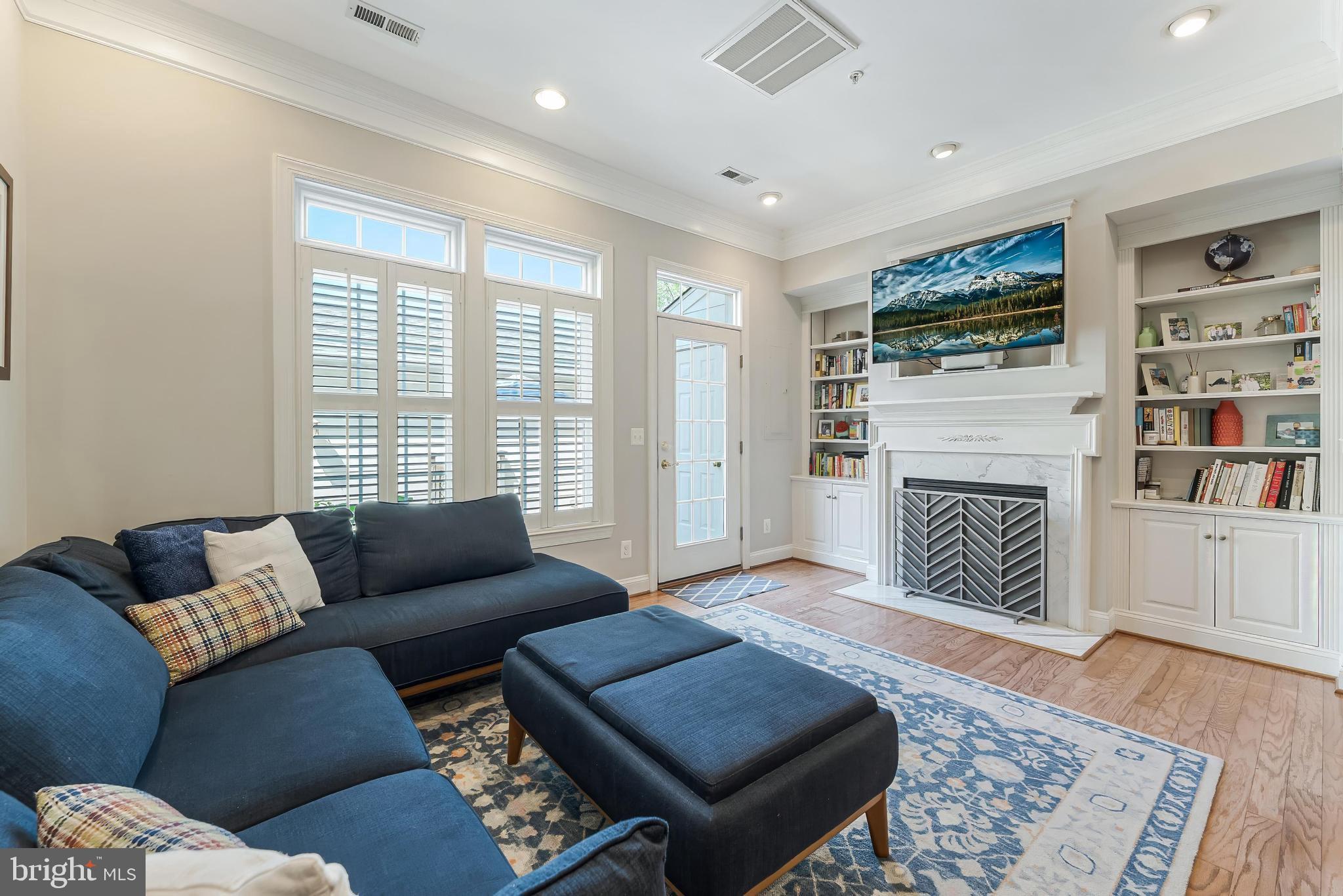 OLD TOWN CRESCENT - Residential