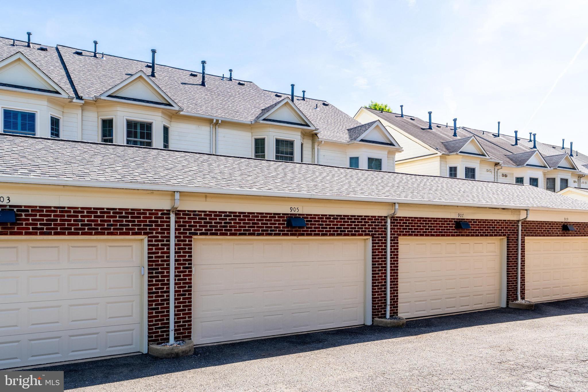OLD TOWN CRESCENT - Residential