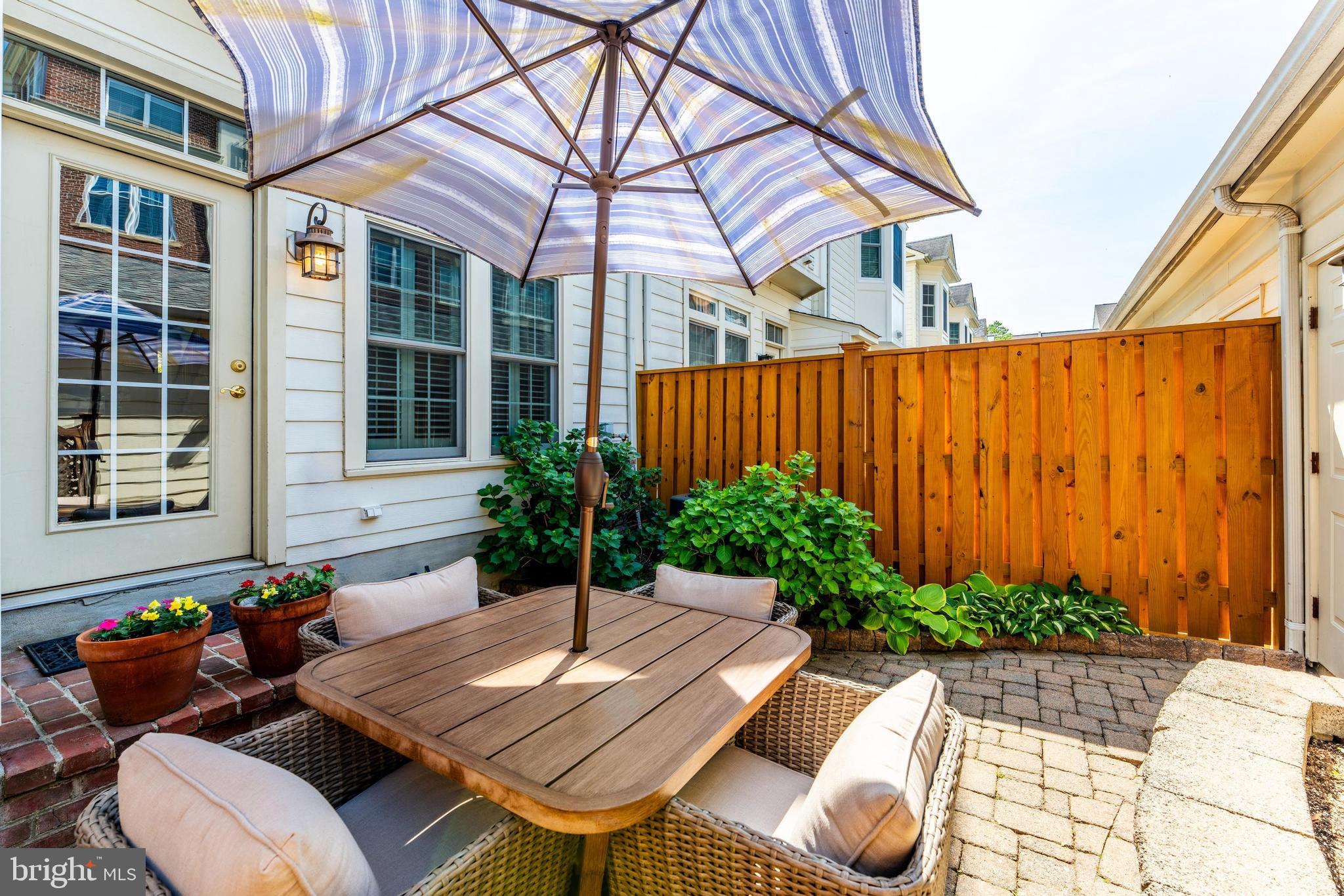 OLD TOWN CRESCENT - Residential