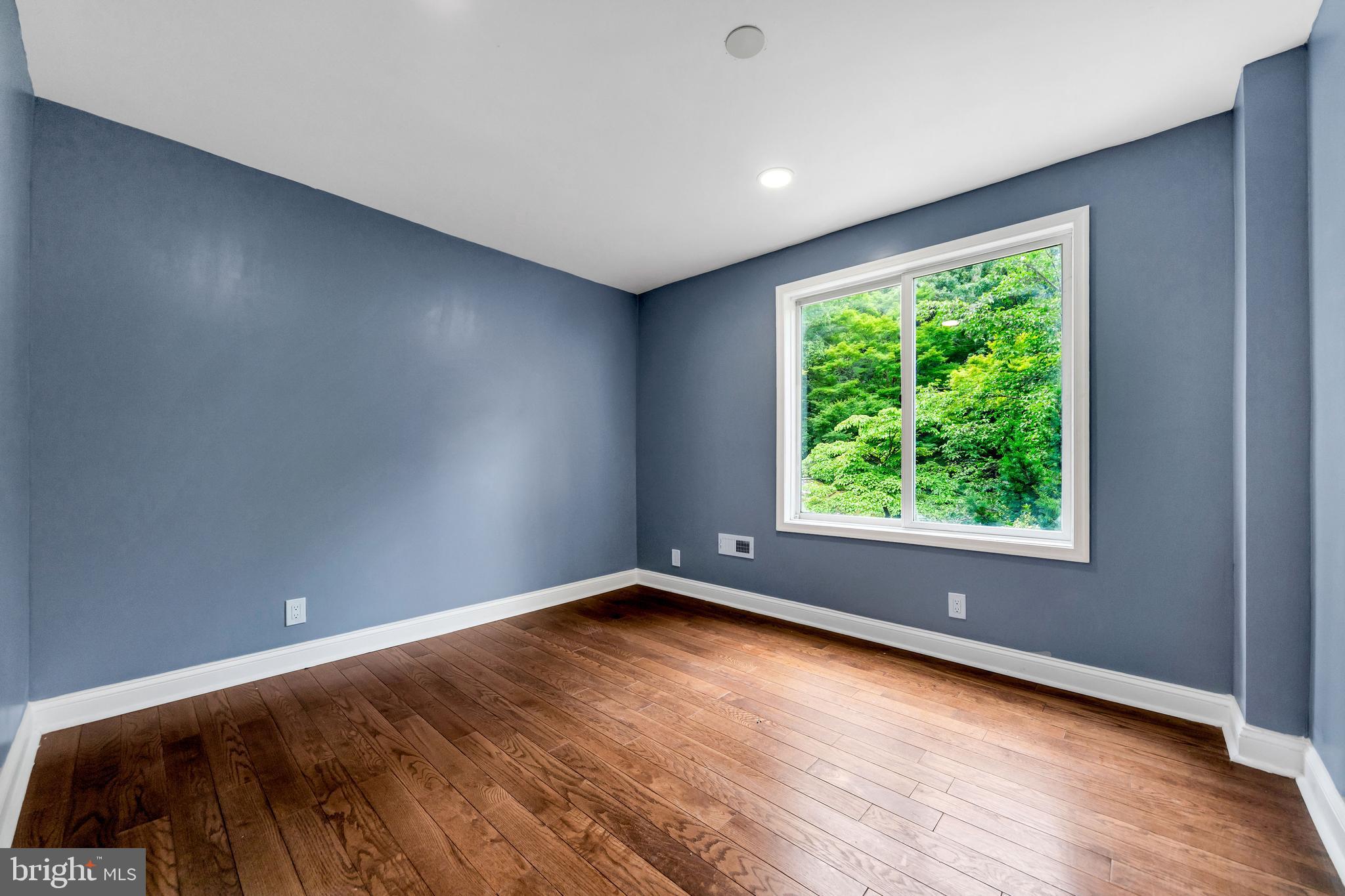 LANSDOWNE PARK - Residential