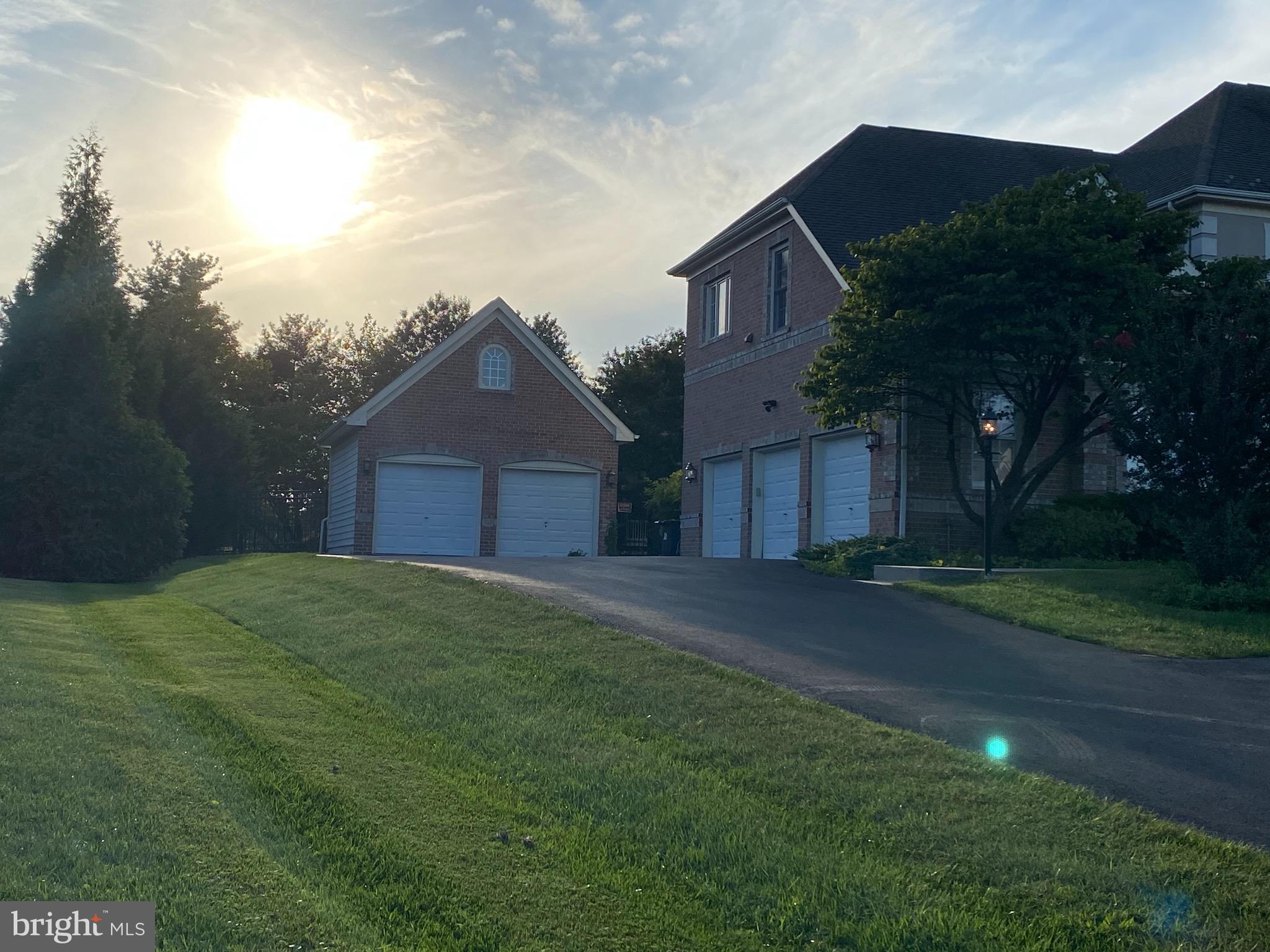 WILLOW CHASE - Residential