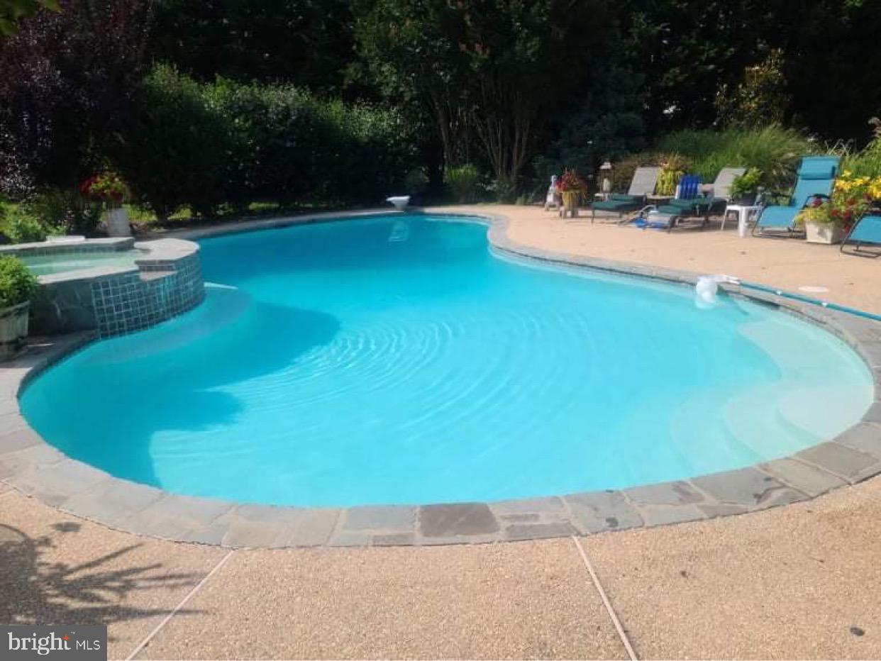 WILLOW CHASE - Residential