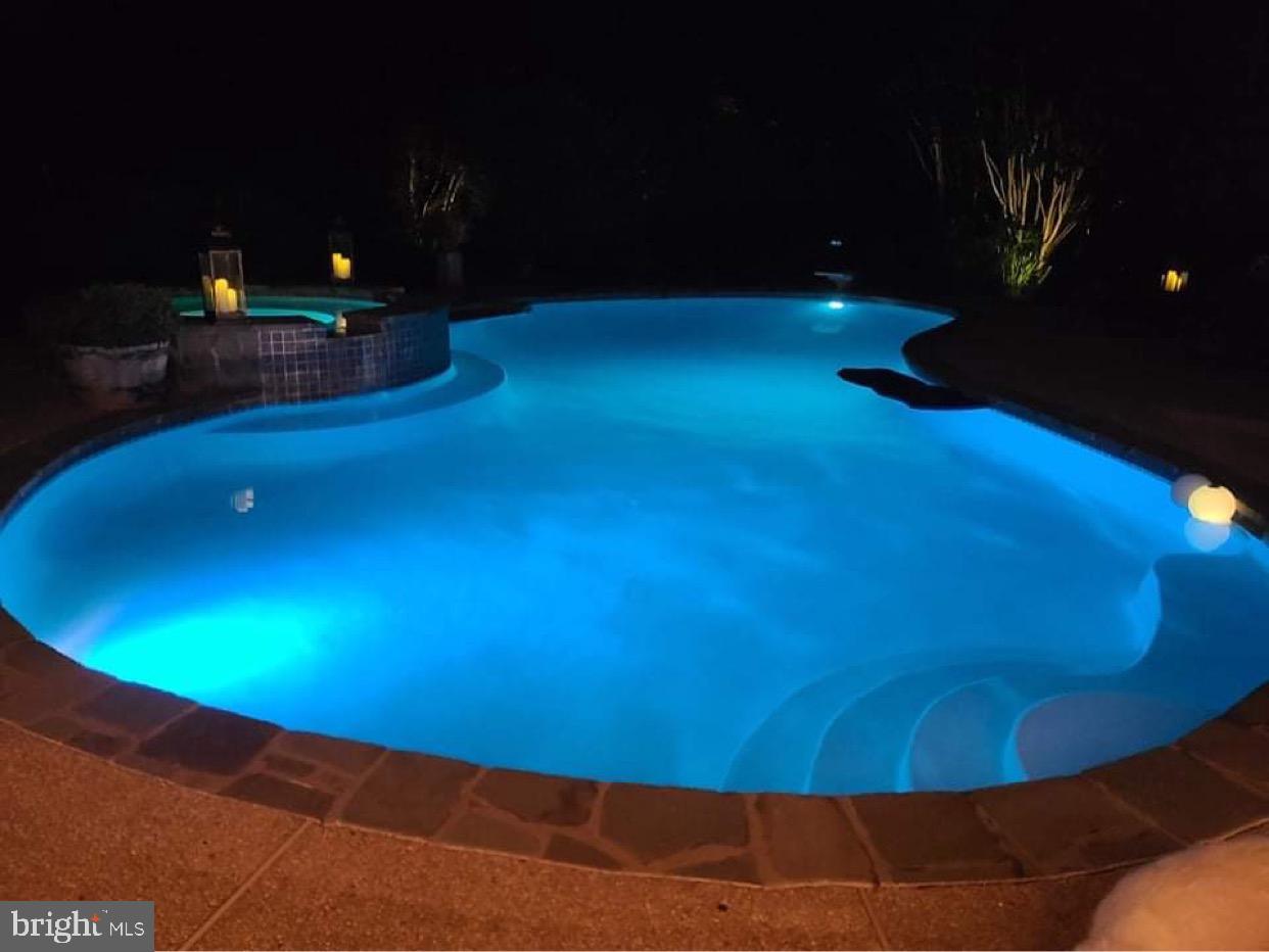 WILLOW CHASE - Residential