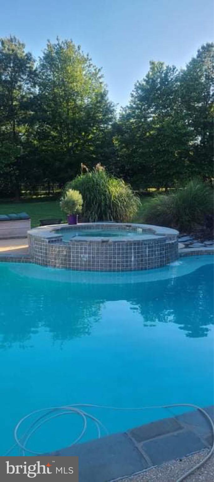 WILLOW CHASE - Residential