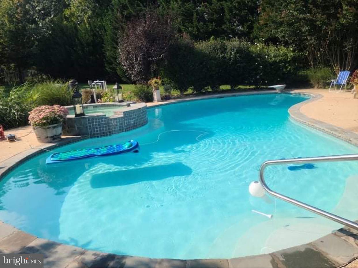 WILLOW CHASE - Residential