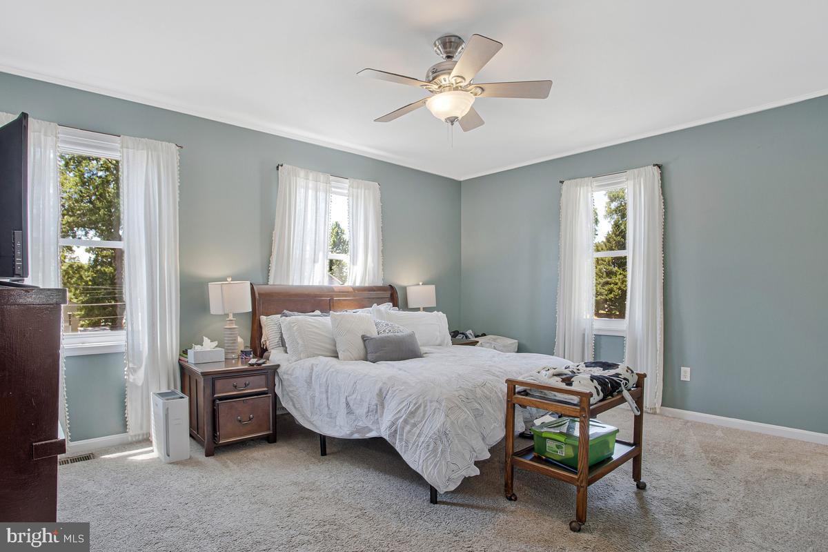 WOODLAND BEACH - Residential