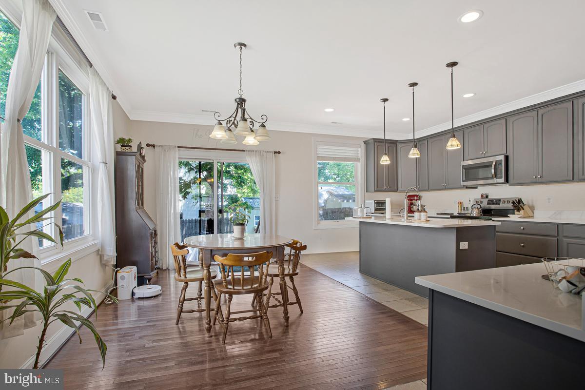 WOODLAND BEACH - Residential