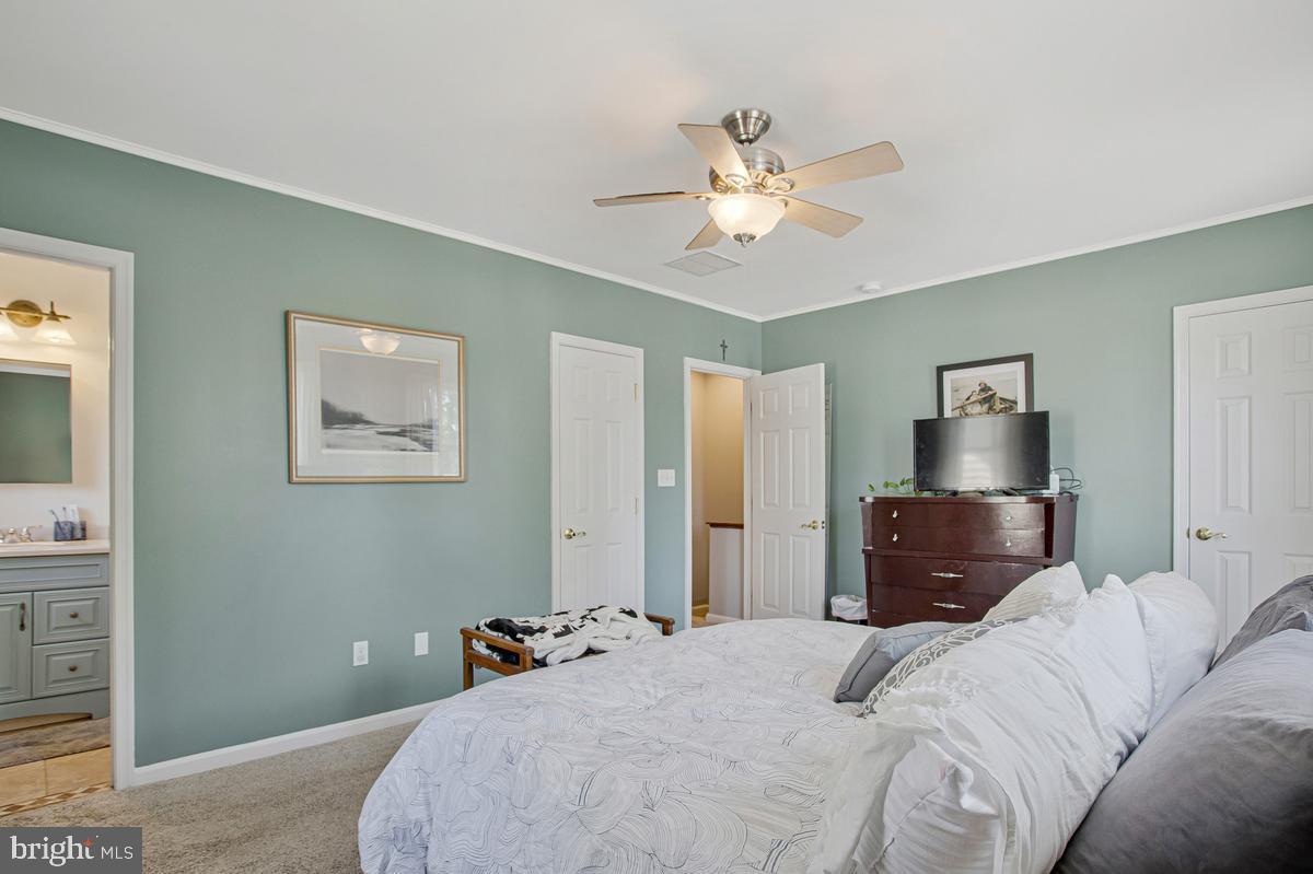 WOODLAND BEACH - Residential