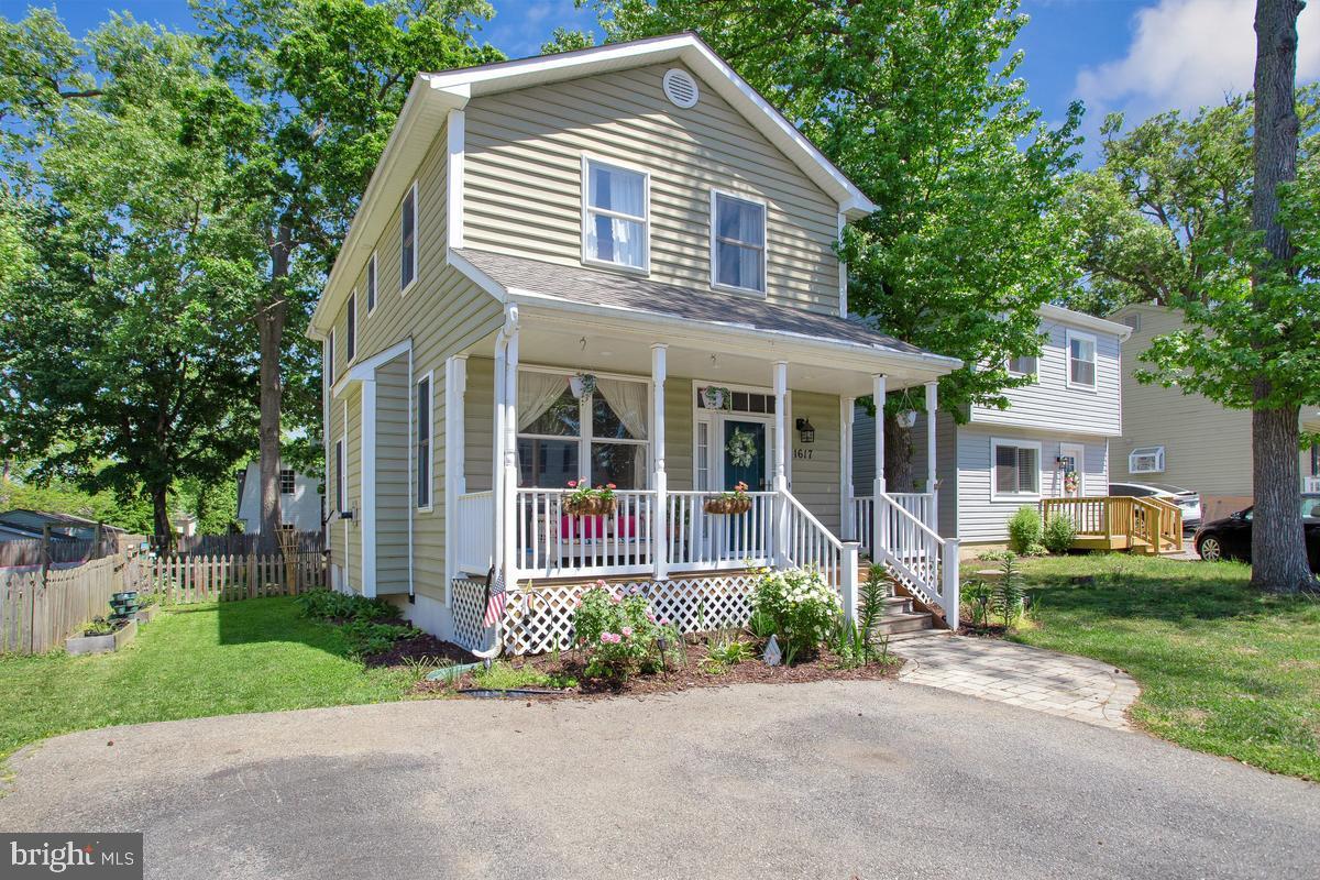 WOODLAND BEACH - Residential