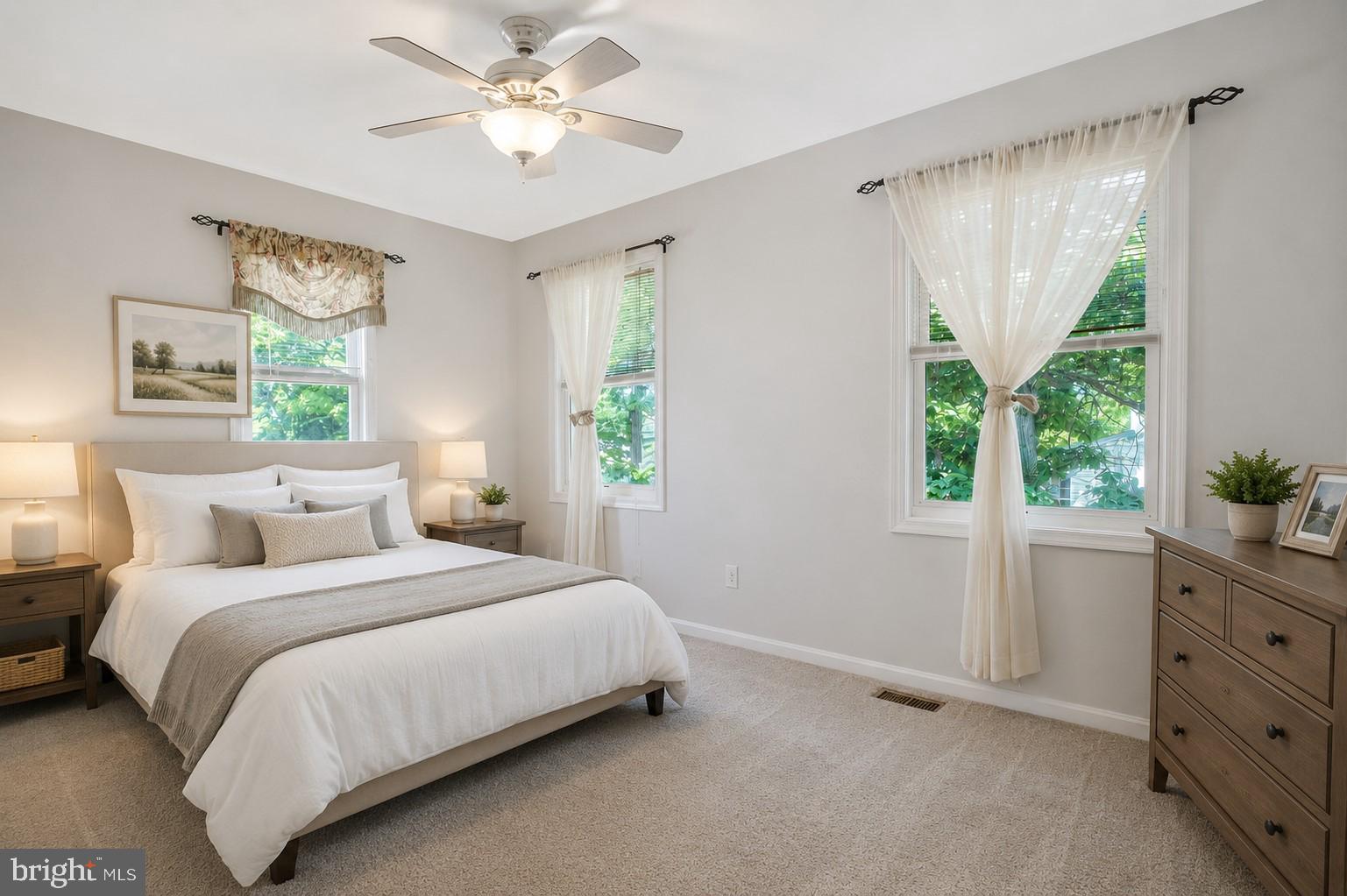 WOODLAND BEACH - Residential