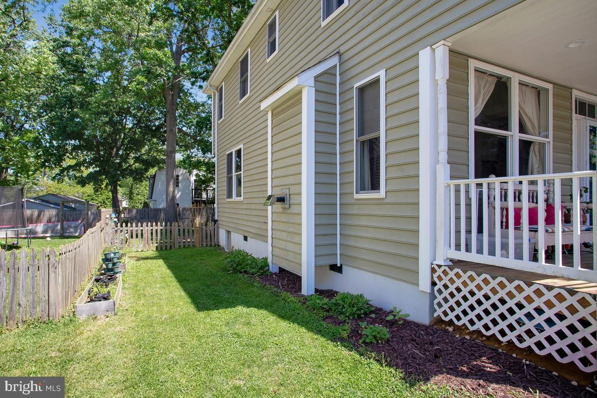WOODLAND BEACH - Residential
