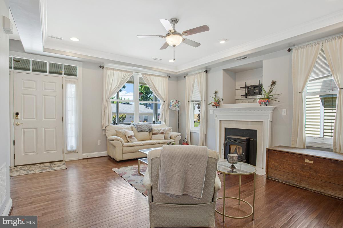 WOODLAND BEACH - Residential