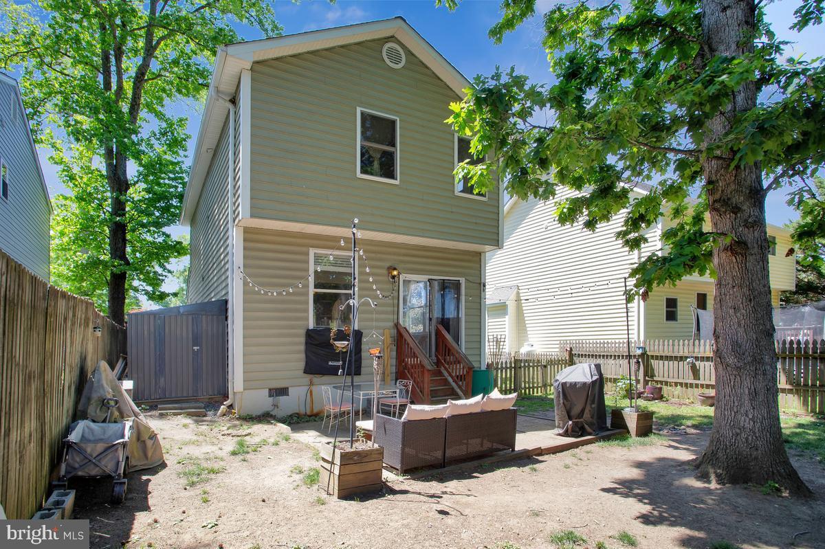 WOODLAND BEACH - Residential