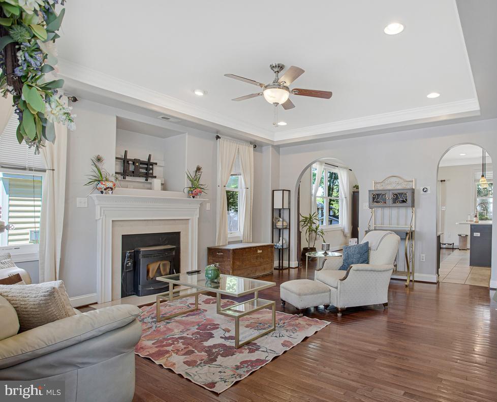 WOODLAND BEACH - Residential