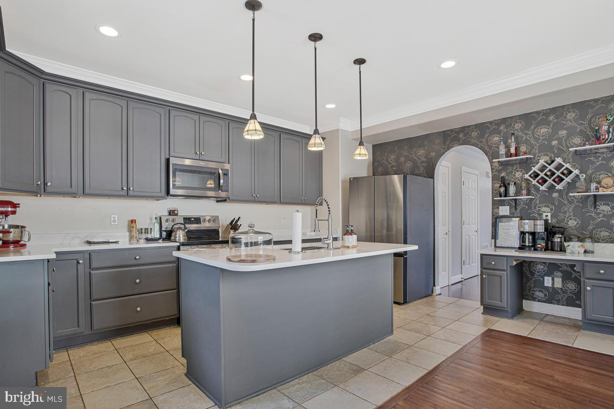 WOODLAND BEACH - Residential