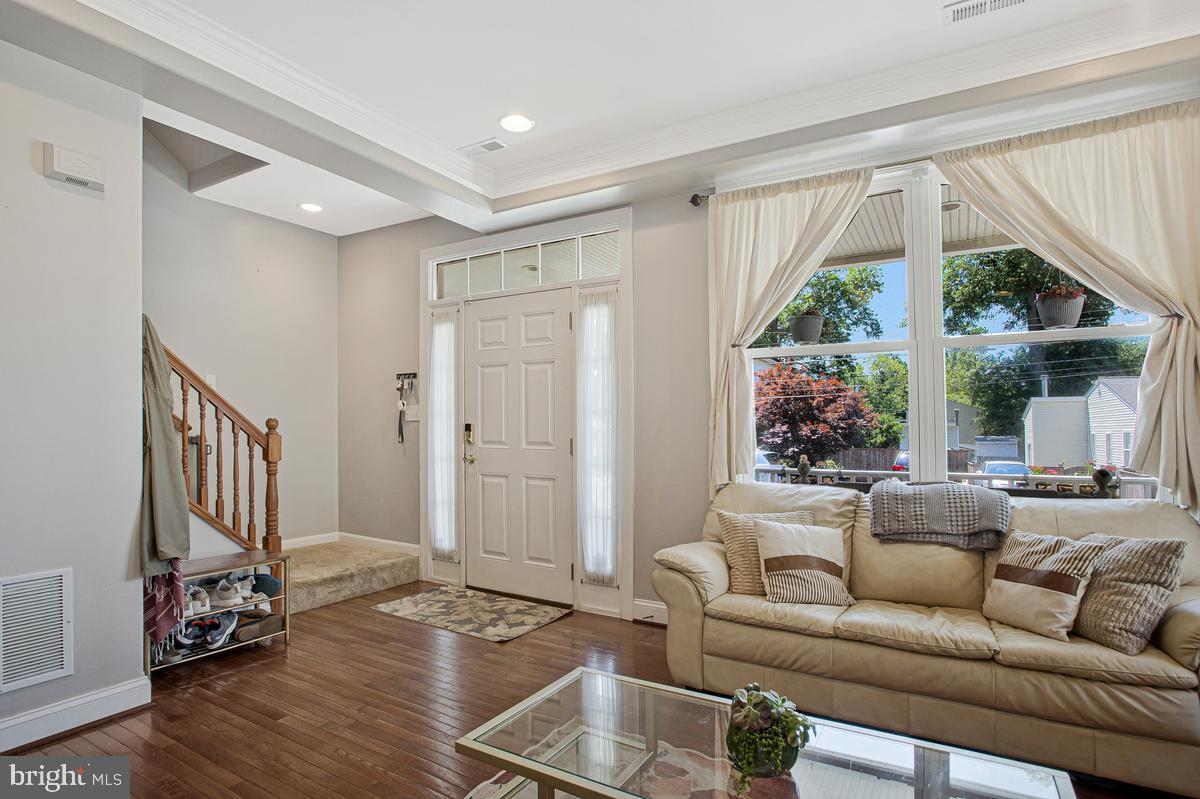 WOODLAND BEACH - Residential