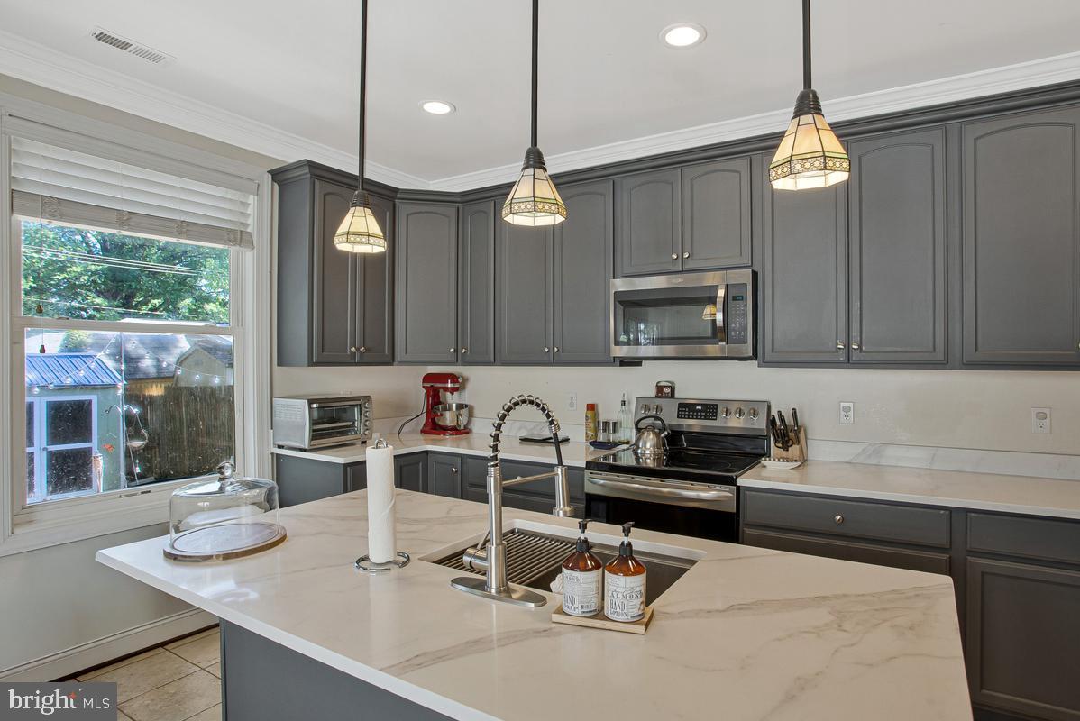 WOODLAND BEACH - Residential