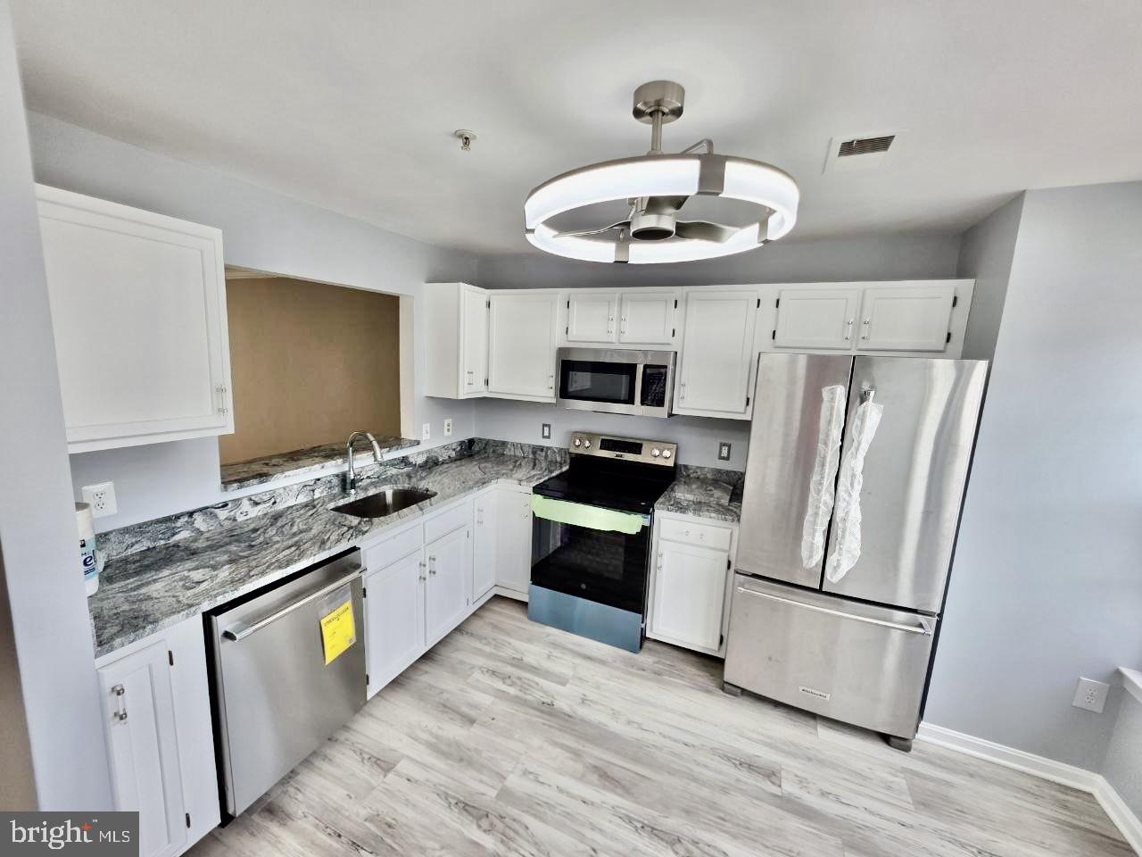 APPLEGATE CONDO - Residential