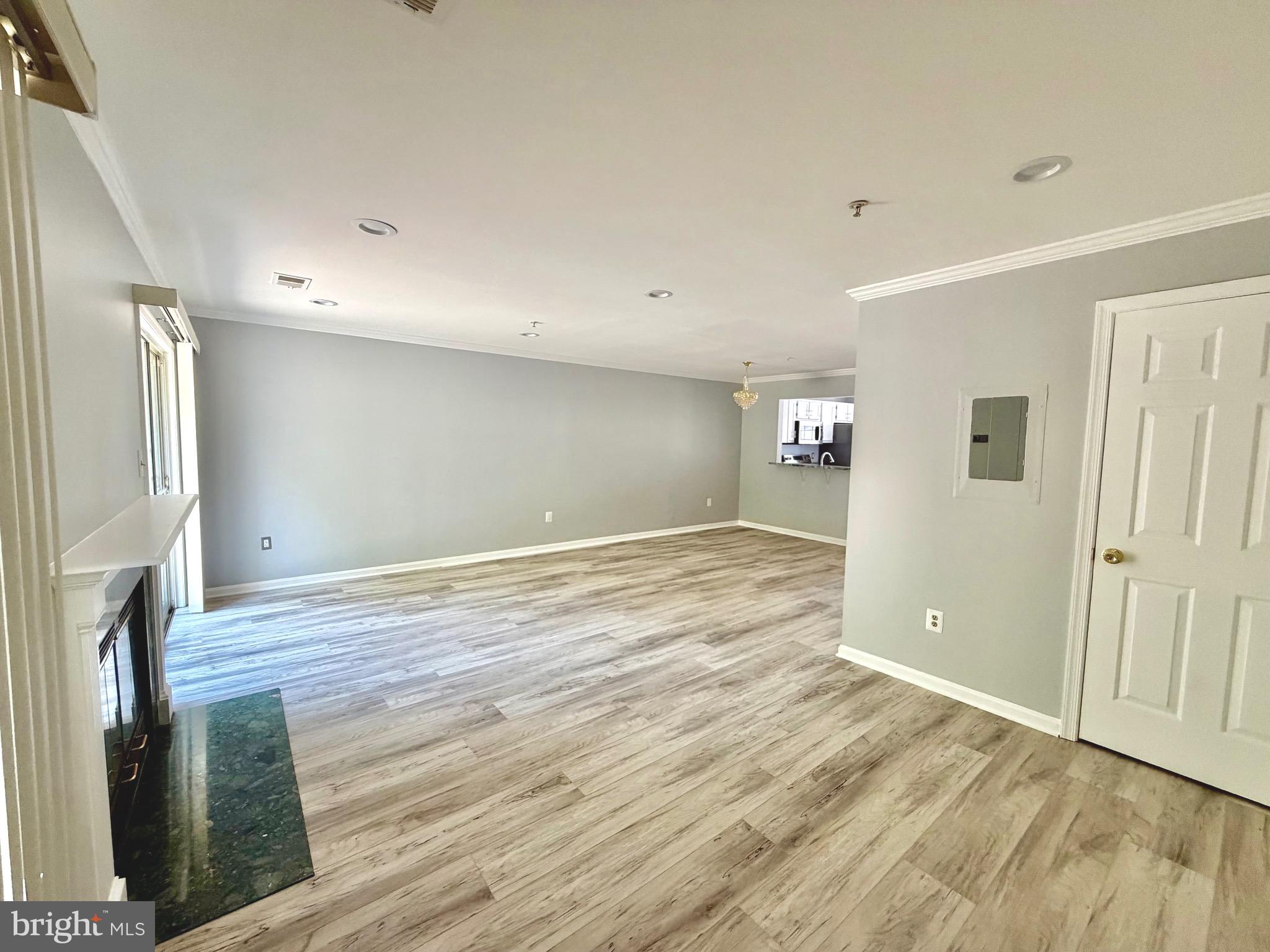 APPLEGATE CONDO - Residential