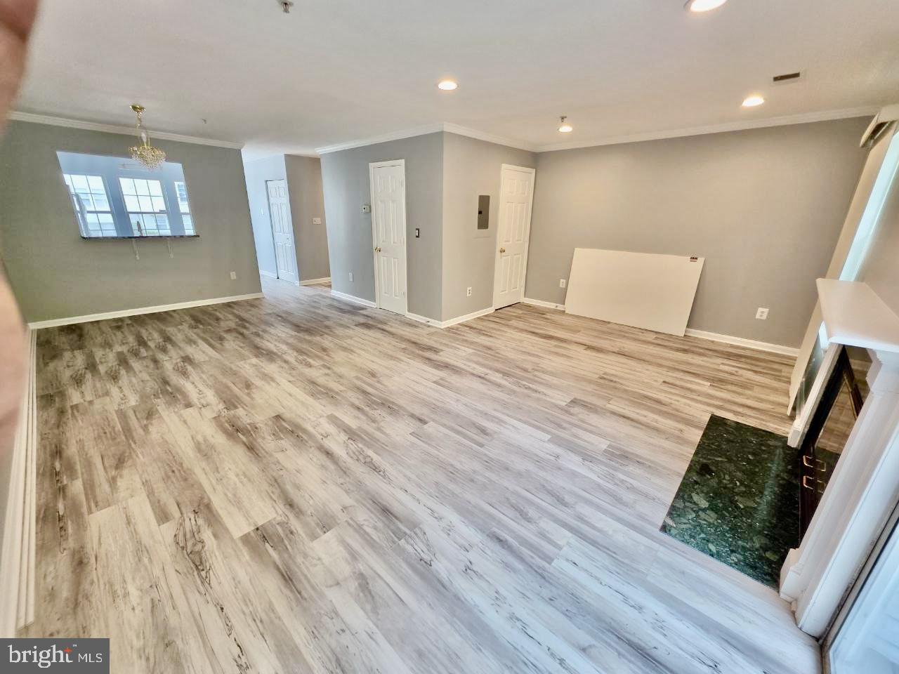 APPLEGATE CONDO - Residential
