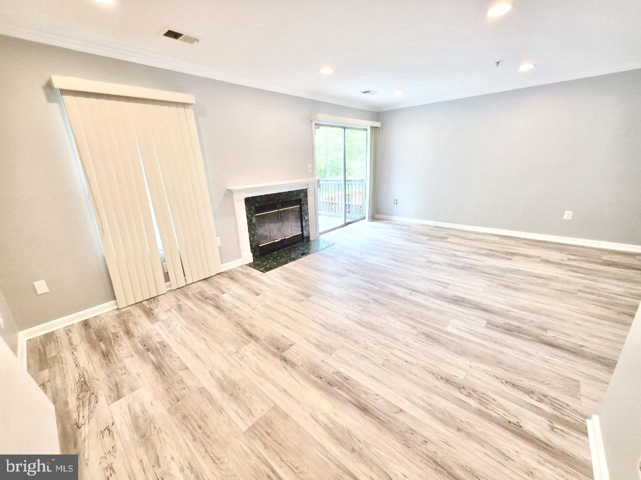 APPLEGATE CONDO - Residential