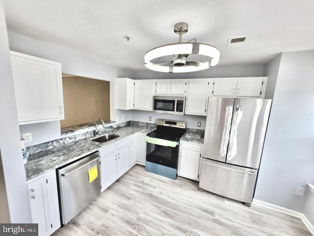 APPLEGATE CONDO - Residential