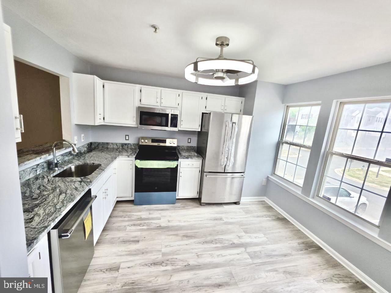 APPLEGATE CONDO - Residential