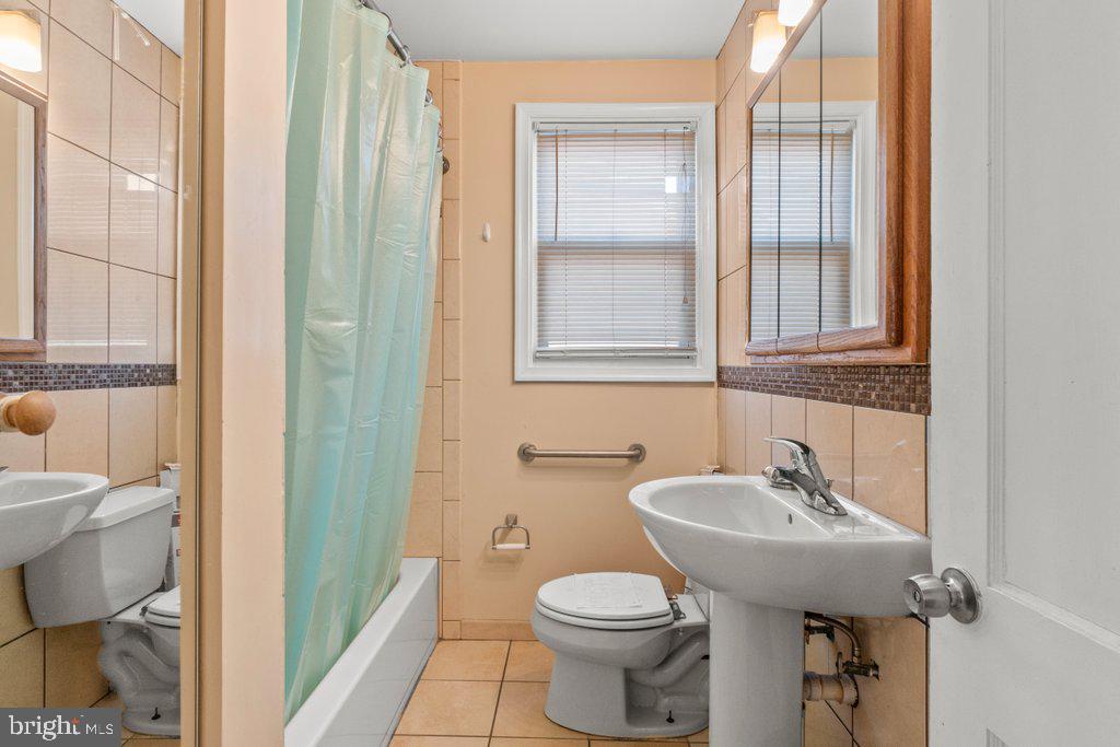 GARDENVILLE - Residential Lease