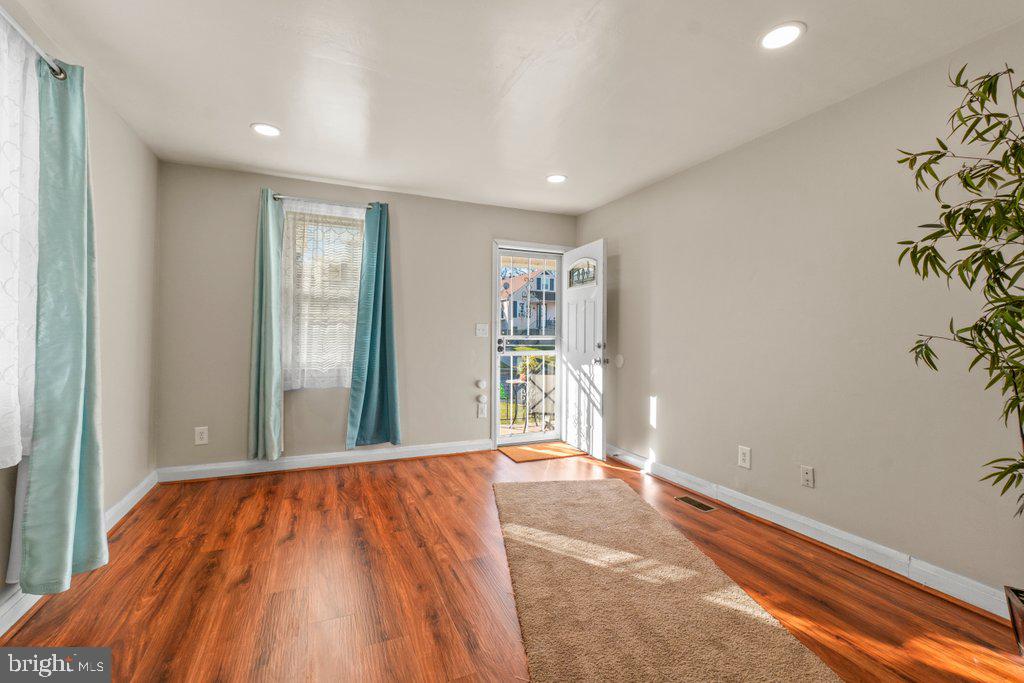 GARDENVILLE - Residential Lease