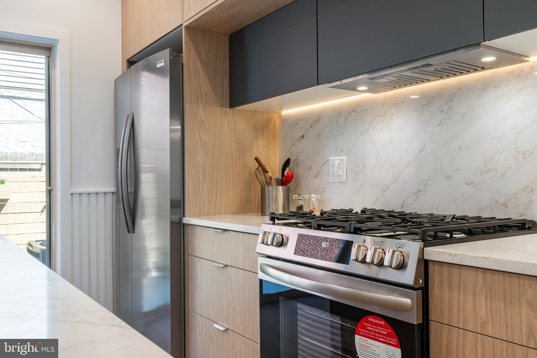 2925 W MASTER STREET