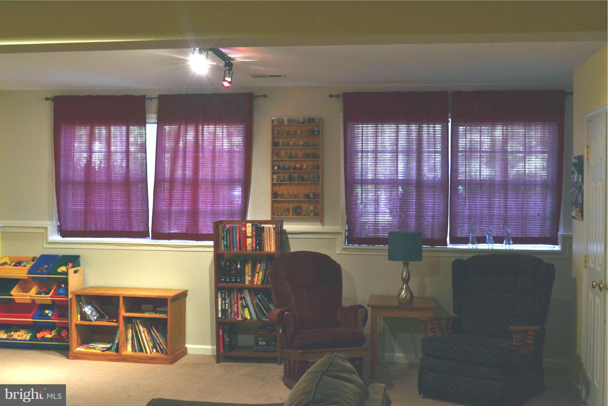 LAKE LAND - Residential